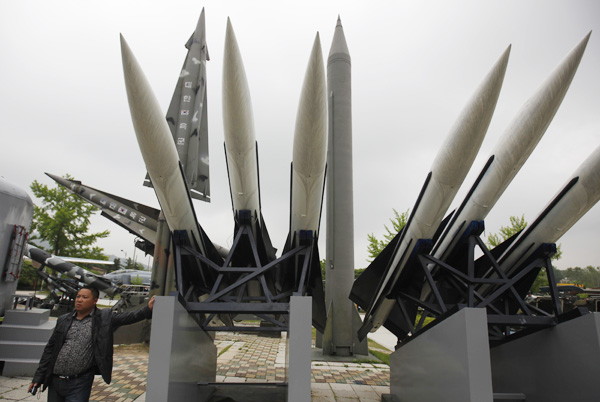 Mô hình tên lửa Scud của Triều Tiên trưng bày tại Bảo tàng Tưởng niệm chiến tranh ở Seoul - Ảnh: Reuters
