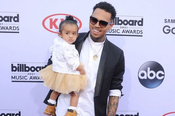 Chris Brown và con gái tại lễ trao giải Billboard Music Awards 2015 - Ảnh: AFP