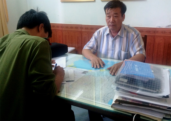 “Tổng thầu chính” Phạm Uông tại cơ quan An ninh điều tra - Công an Quảng Bình - Ảnh: T.Q.N