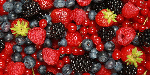 Ăn nhiều quả mọng như mâm xôi, dâu tây... giúp bảo vệ sức khỏe làn da - Ảnh: Shutterstock