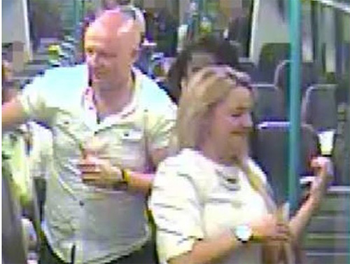 Bà Allison Jennings và người đàn ông hói đầu trên xe lửa - Ảnh chụp màn hình báo Mirror