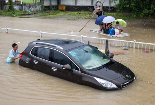 Nhiều khu vực ở Phúc Kiến ngập nặng do bão - Ảnh: Reuters