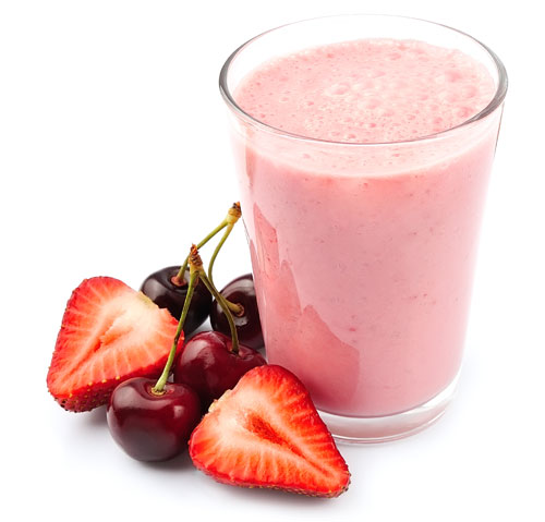 Trái dâu xay nhuyễn với sữa chua là loại thức uống thích hợp trong quá trình giảm cân - Ảnh: Shutterstock