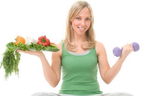 Vừa tập thể dục vừa ăn kiêng để giảm cân hiệu quả - Ảnh: Shutterstock