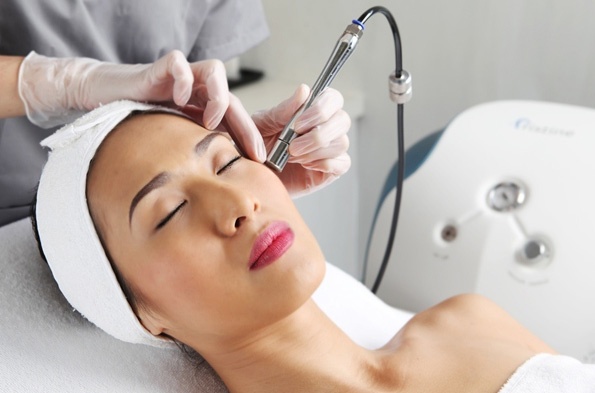 Tia laser giúp đánh bay sẹo lõm, sẹo rỗ, sẹo thâm