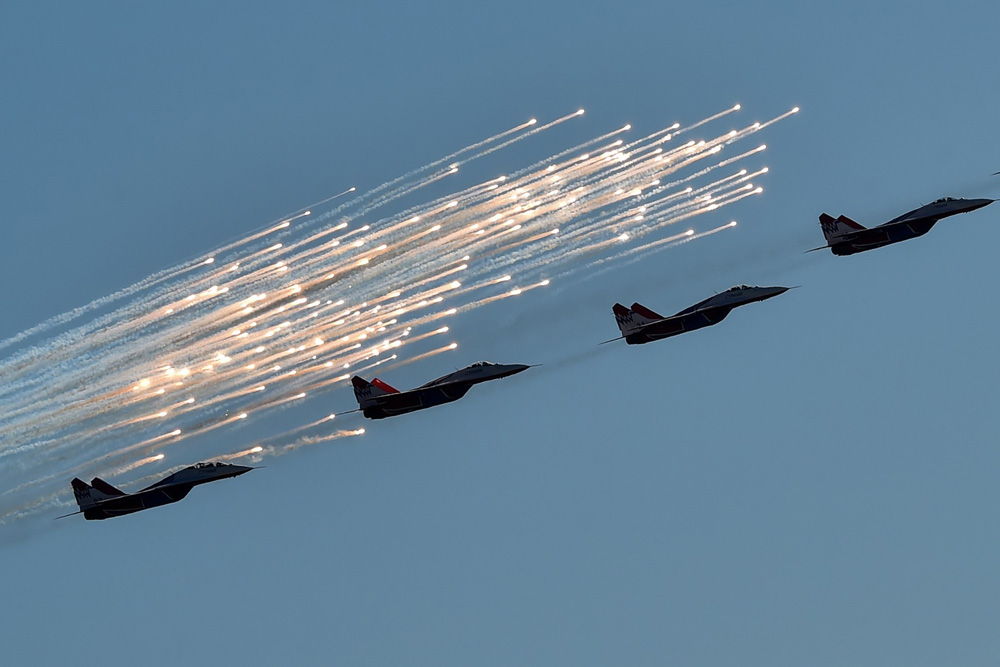 Chiến đấu cơ MiG-29 biểu diễn tại MAKS-2015 - Ảnh: AFP