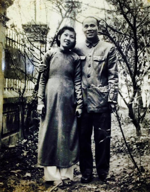 Ông Dương Đức Hiền và vợ - nhà báo Thanh Thủy (Tết 1958) - Ảnh: Dương Thanh Mai