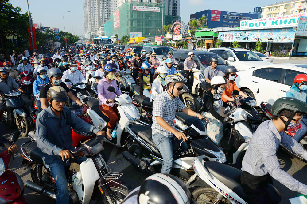 Kẹt xe nghiêm trọng trên đường Nguyễn Hữu Thọ, Q.7 - Ảnh: Diệp Đức Minh