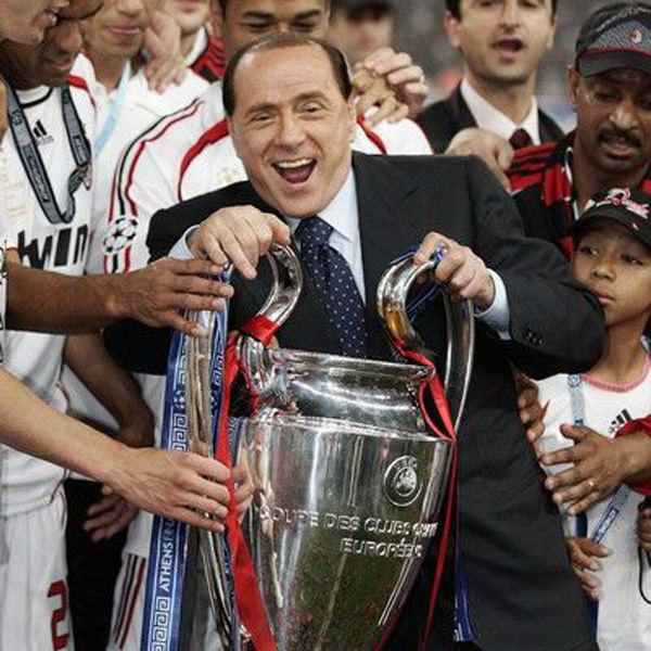 Berlusconi đưa AC Milan nổi đình nổi đám ở đấu trường châu Âu -  Ảnh: AFP