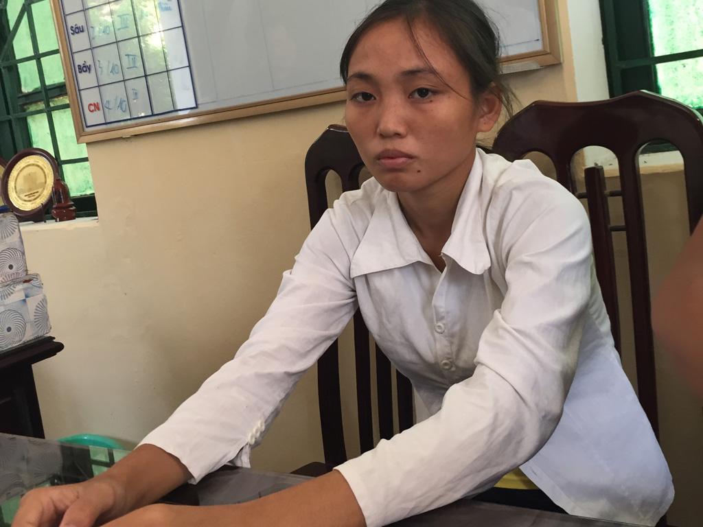 Đối tượng Nguyễn Thị Lan đang bị công an huyện Nam Trực tạm giữ để phục vụ điều tra