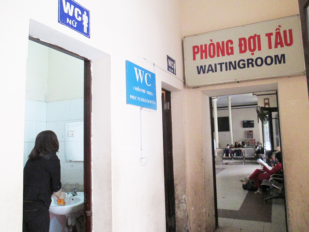 Nhà vệ sinh tại Ga Hà Nội thoáng đãng, sạch sẽ, miễn phí cho hành khách 2