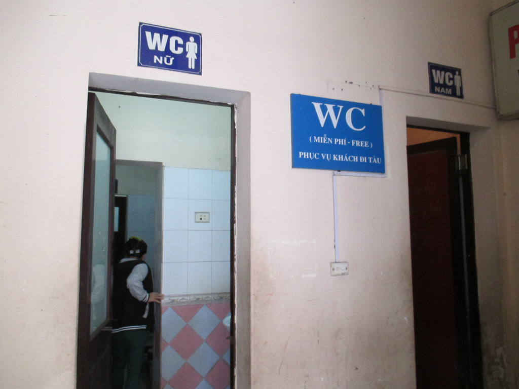 Nhà vệ sinh tại Ga Hà Nội thoáng đãng, sạch sẽ, miễn phí cho hành khách 3