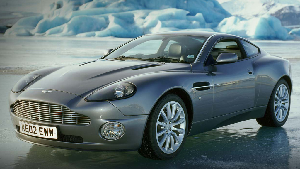 V12 Vanquish trong Die another day - Ảnh: Aston Martin