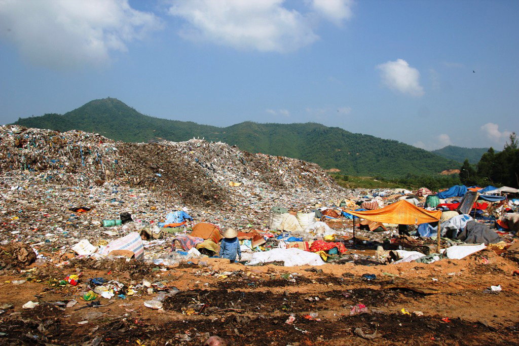 Bãi rác Khánh Sơn gây ô nhiêm môi trường