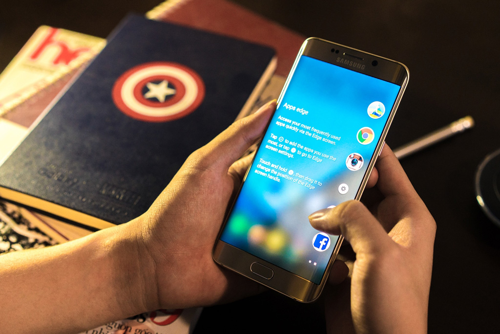 Galaxy S6 edge+ có thể truy cập nhanh vào danh bạ, ứng dụng từ cạnh màn hình cong