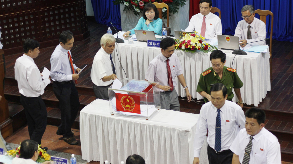 Đại biểu HĐND tỉnh Tây Ninh tiến hành bầu ra các chức danh chủ chốt HĐND tỉnh, UBND tỉnh - Ảnh: Giang Phương
