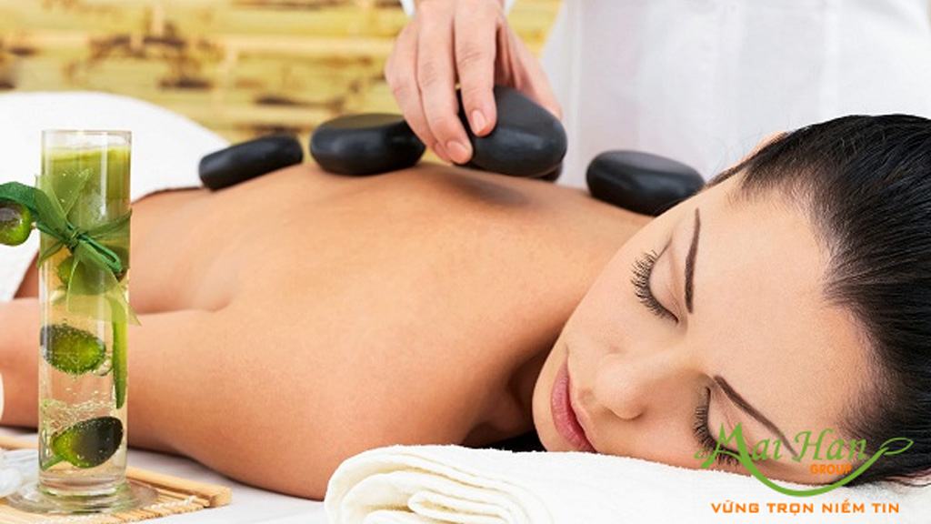 Massage đá nóng: Chăm sóc sức khỏe kiểu quý tộc hiện đại