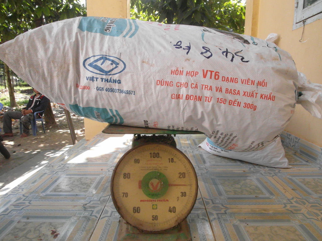 Toàn bộ số đĩa sấy khô được Việt vận chuyển bằng xe máy - 3