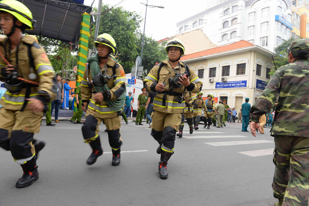 1.000 người thoát khỏi hỏa hoạn trong buổi diễn tập chữa cháy tại tòa nhà Vincom 2