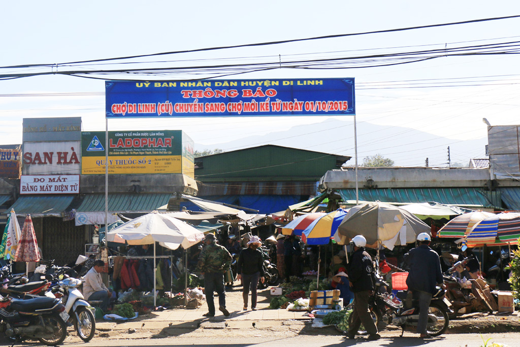Chợ cũ Di Linh xuống cấp nghiêm trong có thông báo ngưng hoạt động từ 1.10 - Ảnh: Lâm Viên