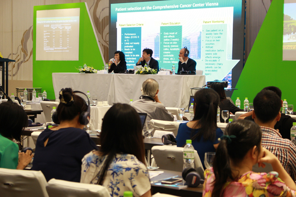 Các đại biểu thảo luận tại hội thảo khoa học giới thiệu bước tiến mới trong Điều trị Ung thư Đại trực tràng di căn tại Việt Nam