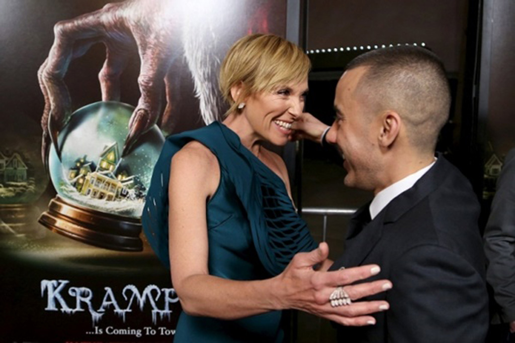 Nữ diễn viên Toni Collette và đạo diễn Michael Dougherty tại buổi giới thiệu phim Krampus tại Los Angeles, California (Mỹ) ngày 30.11.2015 - Ảnh: Reuters