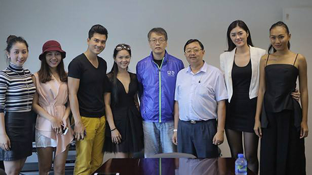 Vợ chồng diễn viên Thành Được - Vân Anh đón tiếp đoàn phim TVB