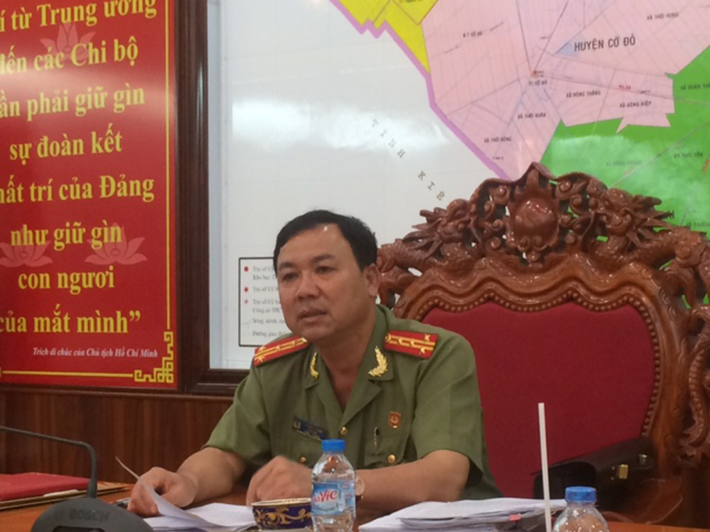 Đại tá Hạnh tại buổi họp báo