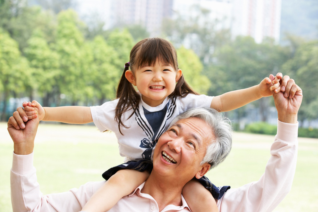 Sức khỏe dẻo dai giúp người cao tuổi tận hưởng cuộc sống bên gia đình