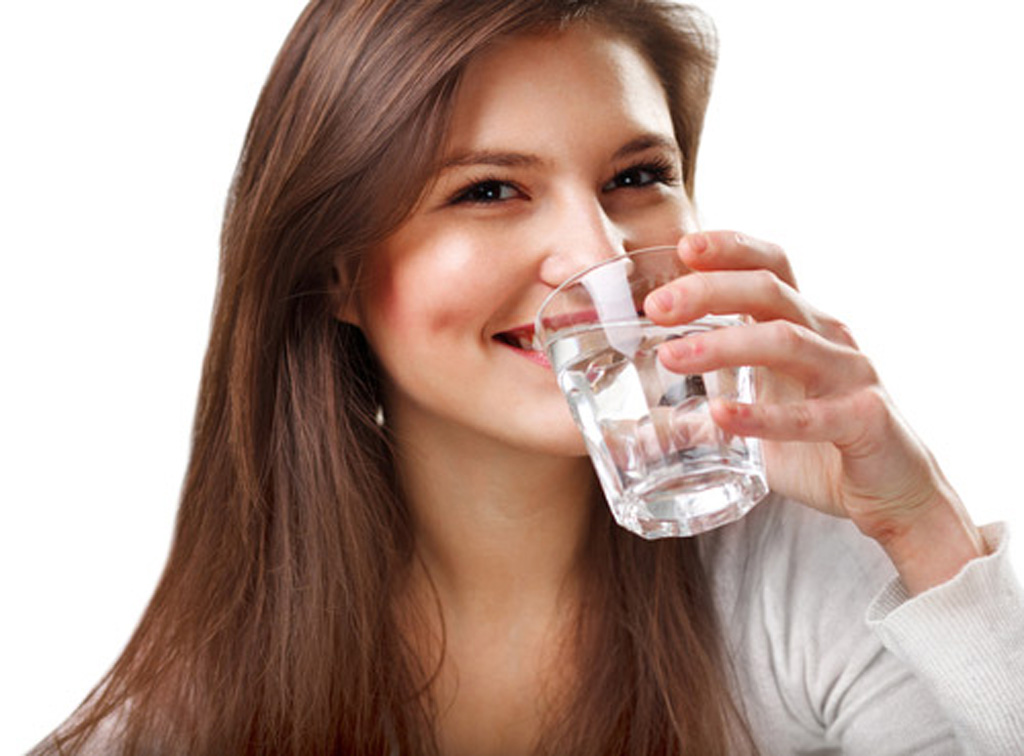 Mỗi ngày bạn hãy uống từ 2- 2,5 lít nước