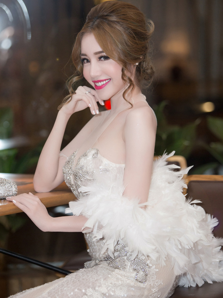 Elly Trần có kế hoạch tham dự nhiều hoạt động showbiz trước khi giải nghệ trong 3 năm tới