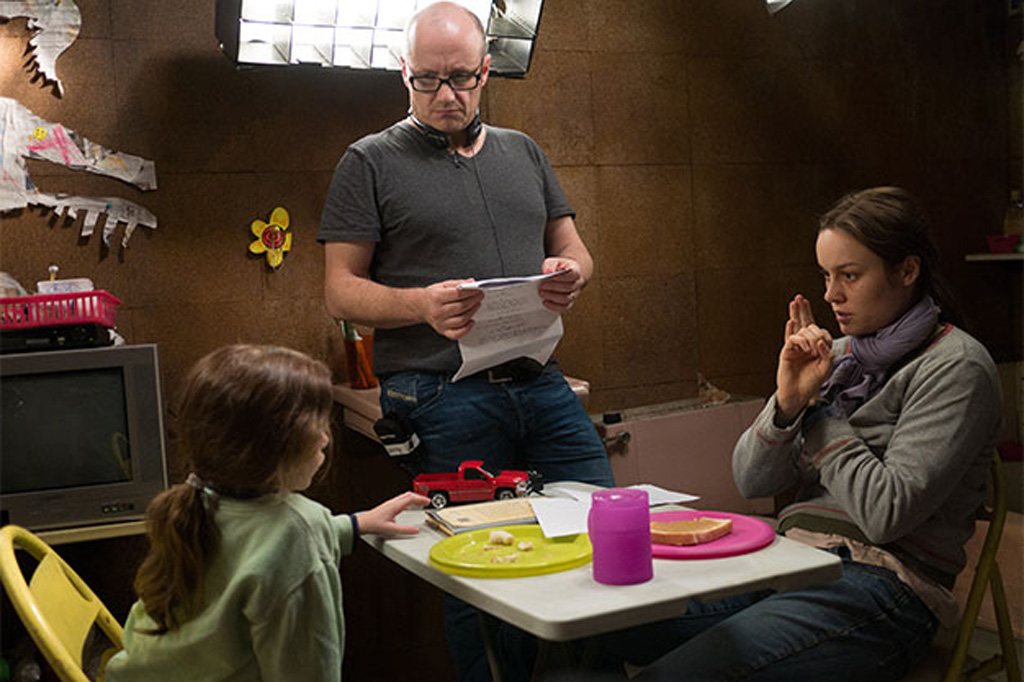 Lenny Abrahamson chỉ đạo một cảnh quay trong Room - Ảnh: A24 Films