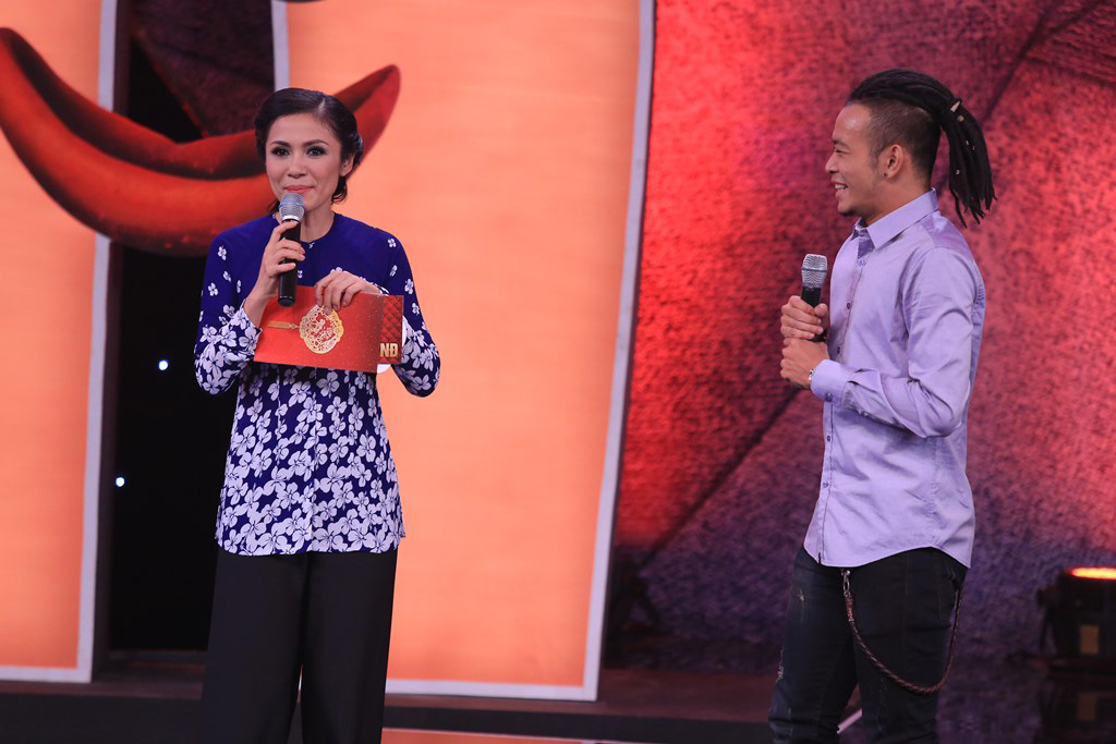 Việt Trinh gửi phần thưởng 10 triệu đồng cho con gái của nghệ sĩ Thành Lũy