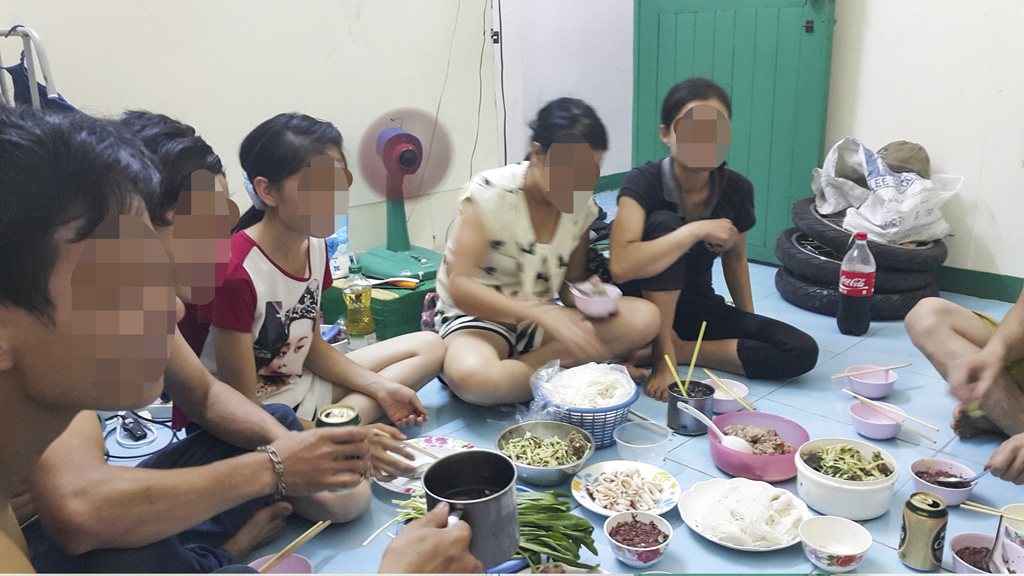 Bữa tất niên của lao động Việt ở Thái