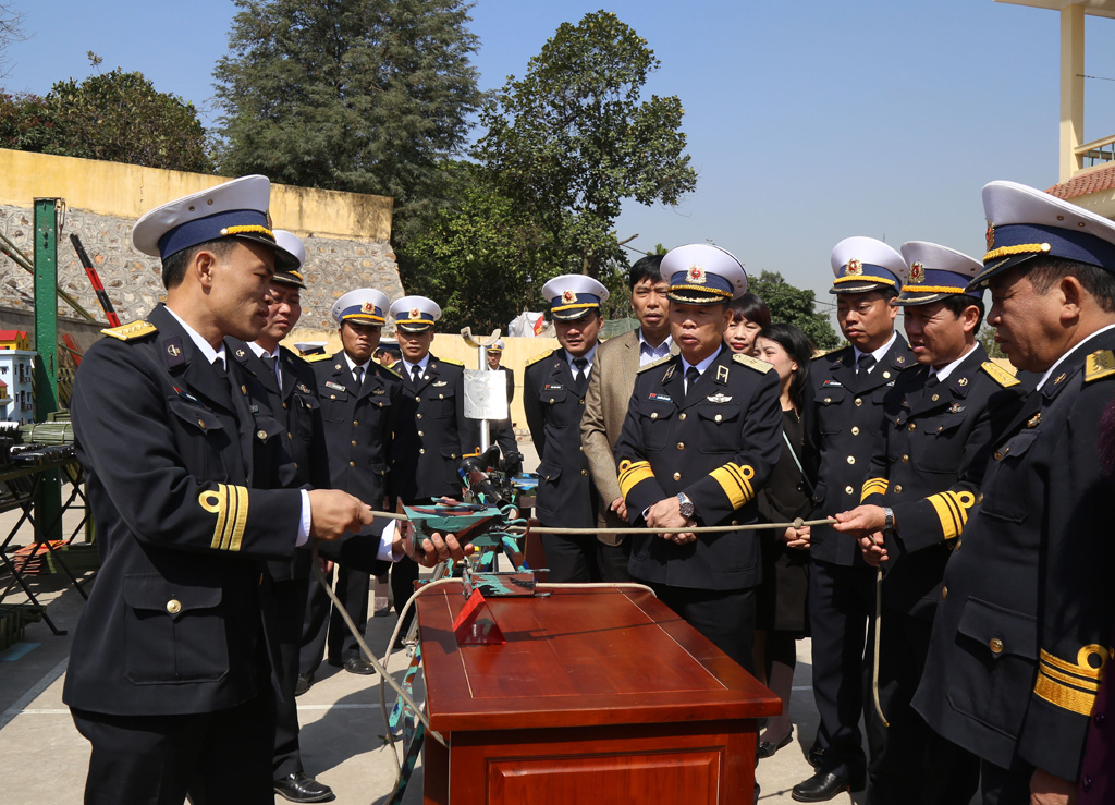 Thứ trưởng Bộ Tư lệnh hải quân thăm quan mô hình huấn luyện tại Lữ đoàn Đặc công hải quân