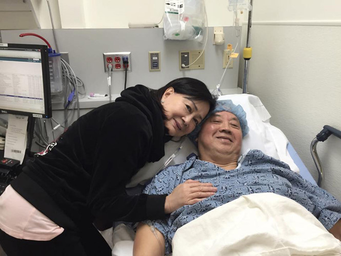 NSƯT Bảo Quốc vẫn giữ tinh thần lạc quan trước khi phẫu thuật khối u gan - Ảnh Facebook Hồng Loan