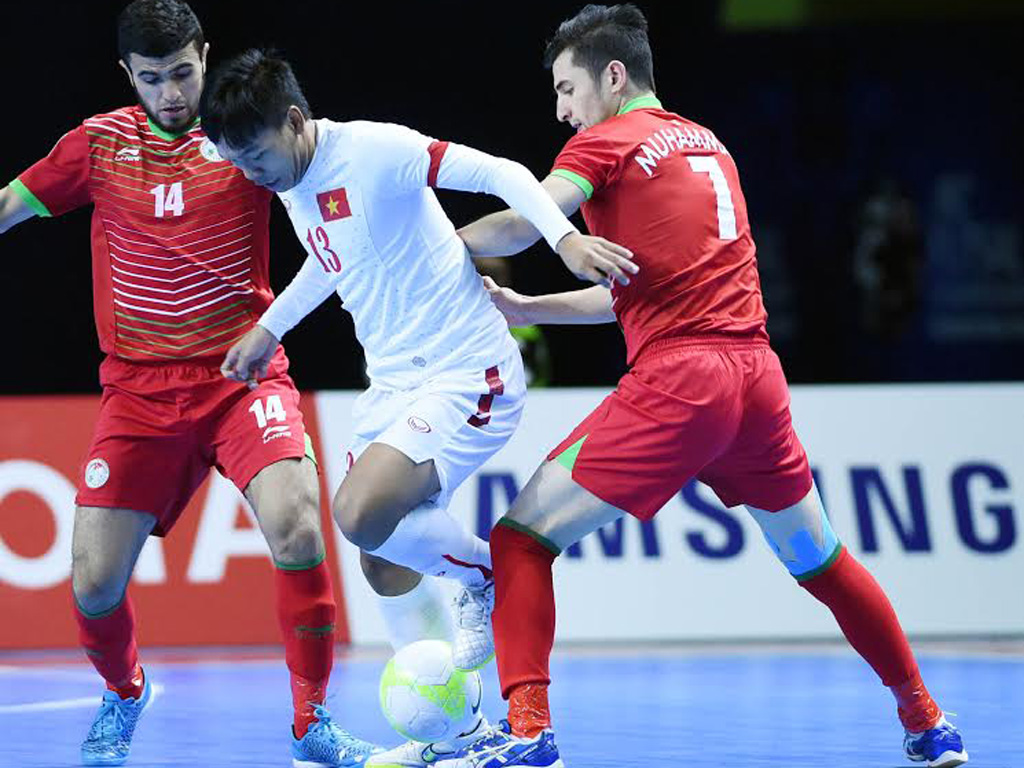 Danh Phát (giữa) tỏa sáng trong màu áo tuyển futsal VN - Ảnh: Ngô Nguyễn