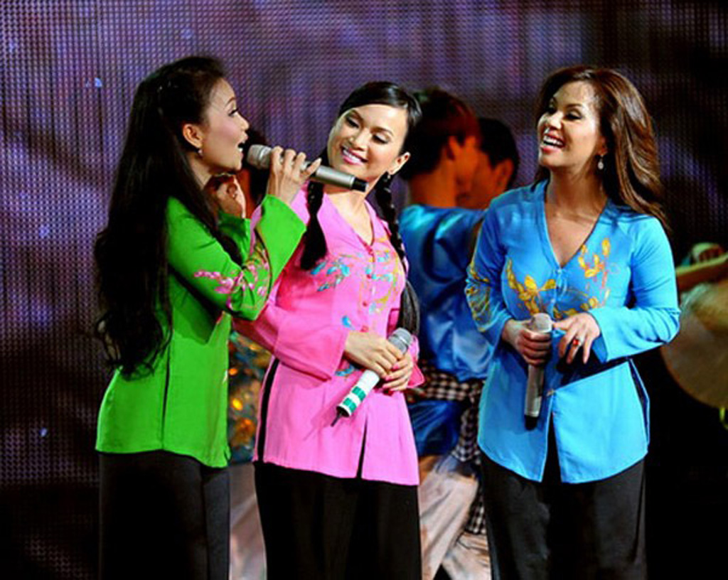 Hiếm gia đình nào có một bộ ba chị em gái tài năng và giàu có như gia đình của Cẩm Ly - Minh Tuyết - Hà Phương