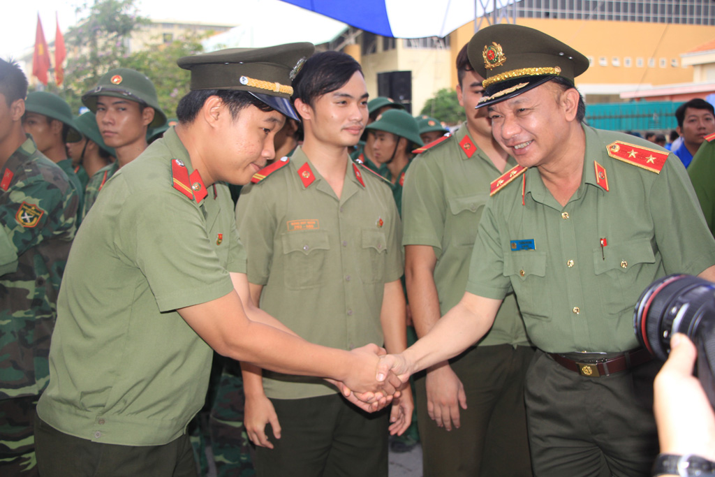  Trung tướng Lê Đông Phong, Giám đốc Công an TPHCM động viên các chiến sĩ tham gia chiến dịch Hành quân xanhẢnh: Lê Thanh