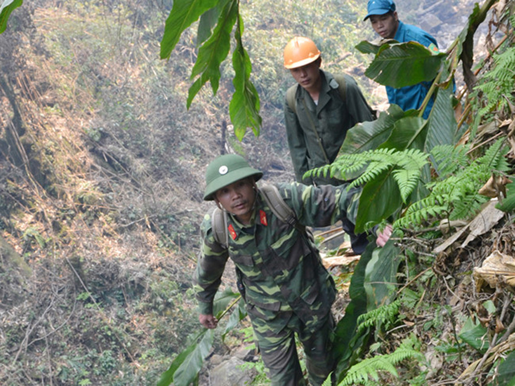 Lực lượng cứu hộ ở Việt Nam nổ lực tìm kiếm Aiden Webb - Ảnh Khánh Vân