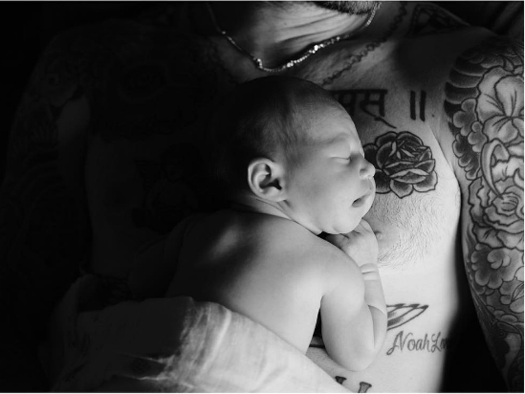 Adam Levine khoe con gái mới sinh trên trang cá nhân - Ảnh: Instagram Adam Levine