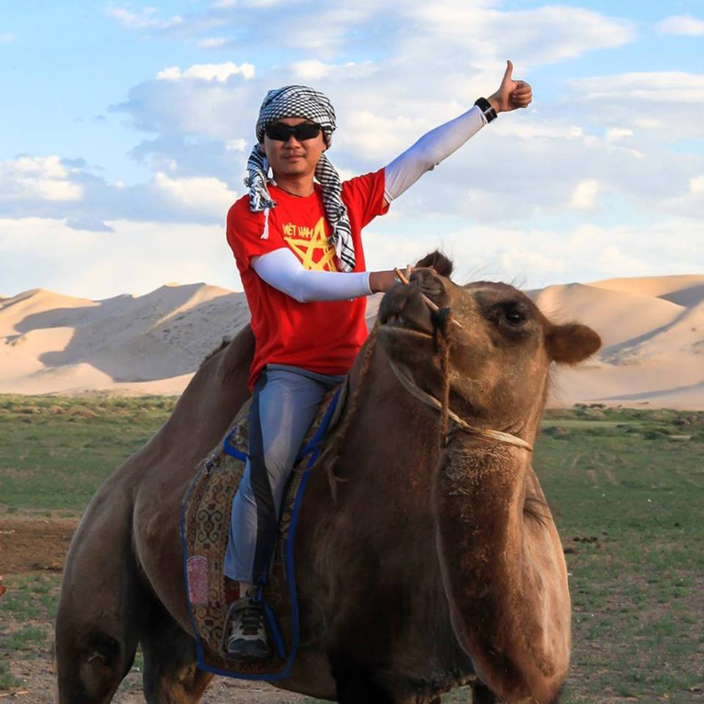 Thú vị khi trải nghiệm cảm giác cưỡi lạc đà trên sa mạc Gobi