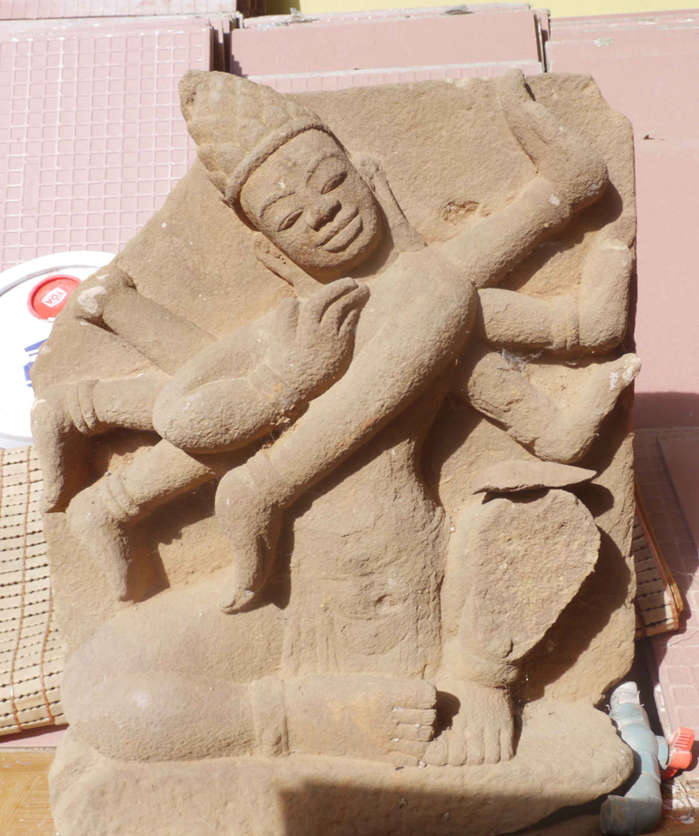 Một bức phù điêu của người Chăm được giữ tại chùa Bửu Tháp - Ảnh: Hoàng Trọng