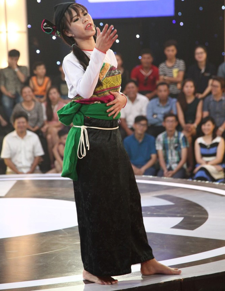 Nét diễn duyên dáng, sự nhanh trí và chất giọng chanh chua của Lâm Oanh trong vai người phụ nữ bụng mang dạ chửa khiến khán giả thích thú - Ảnh: BTC