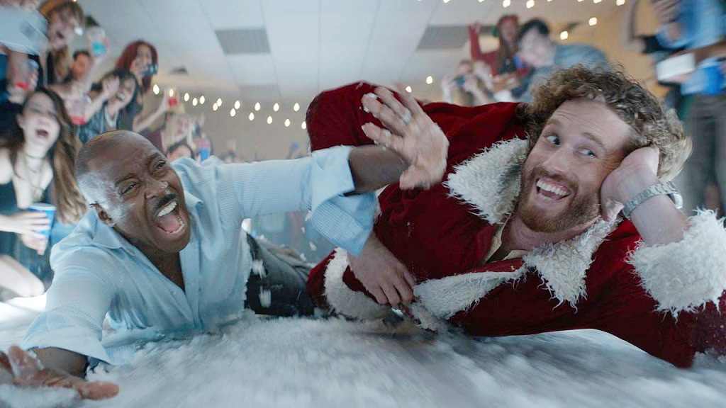 Office Christmas Party không được khán giả mặn mà dù đã đến thời điểm cận kề Giáng sinh - Ảnh: Chụp màn hình trailer