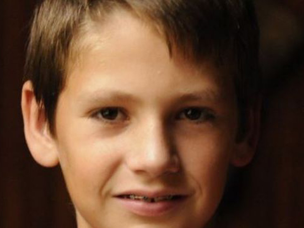 Joshua Demarast, 12 tuổi, đã thiệt mạng do lâu đài tuyết cậu xây bị sụp đổ. Ảnh chụp màn hình BBC
