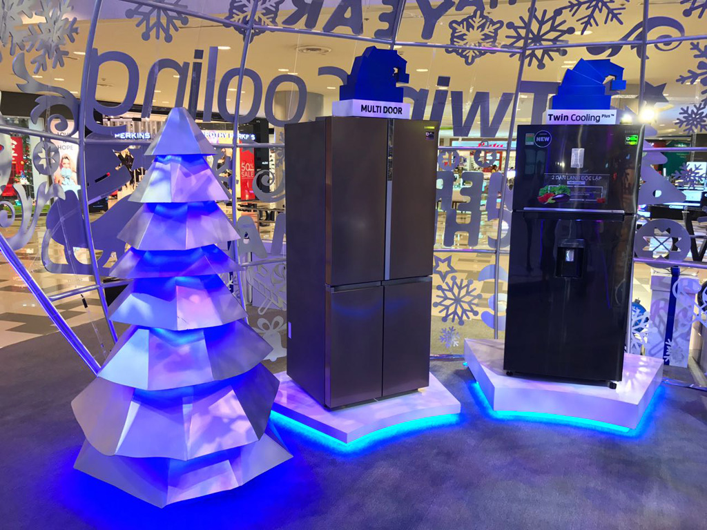 Bộ đôi tủ lạnh Multi Door và Twin Cooling Plus tại khu trưng bày sản phẩm Samsung