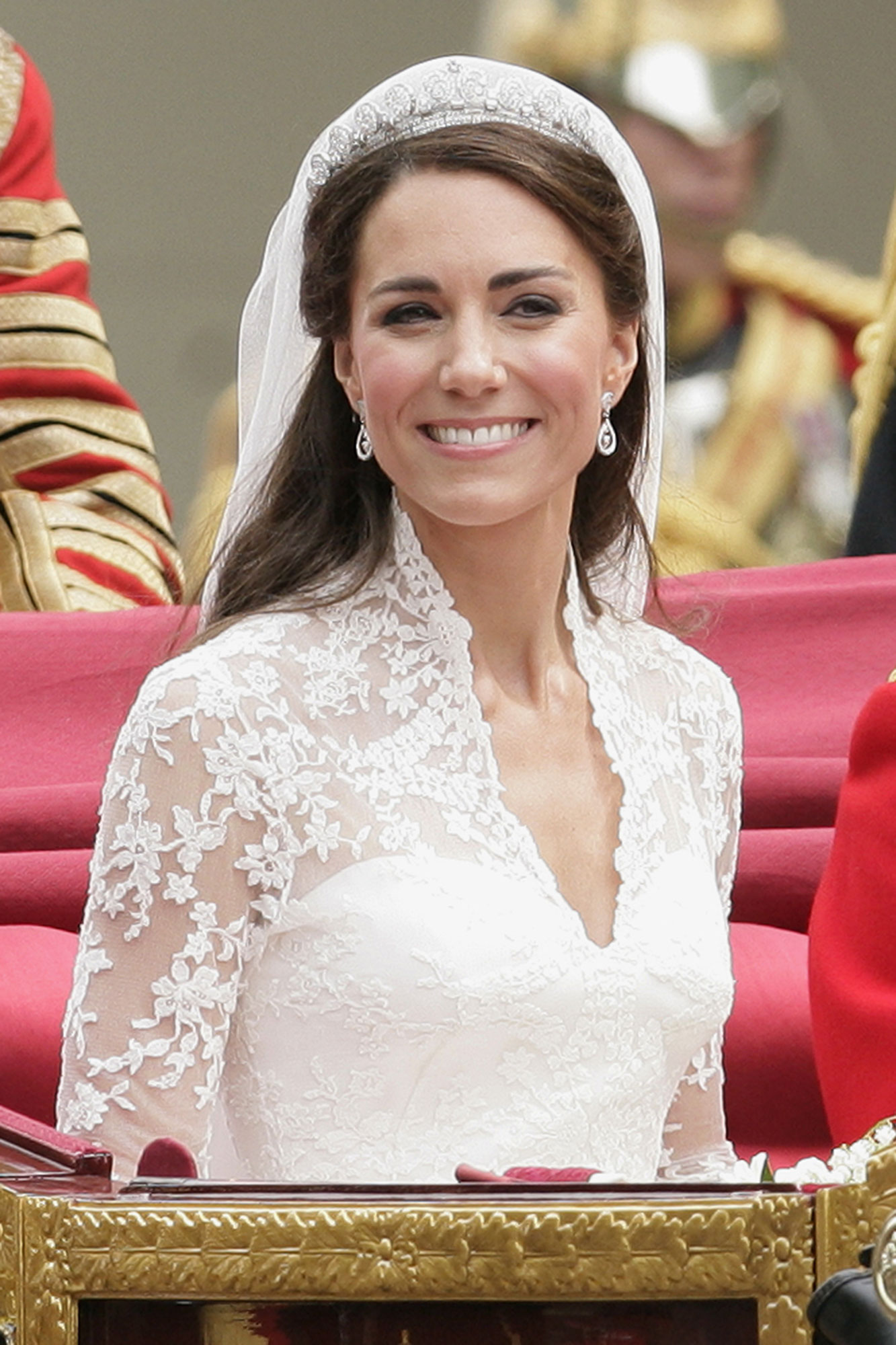 Công nương Kate mặc lại váy từ 3 năm trước dự đám cưới Hoàng gia