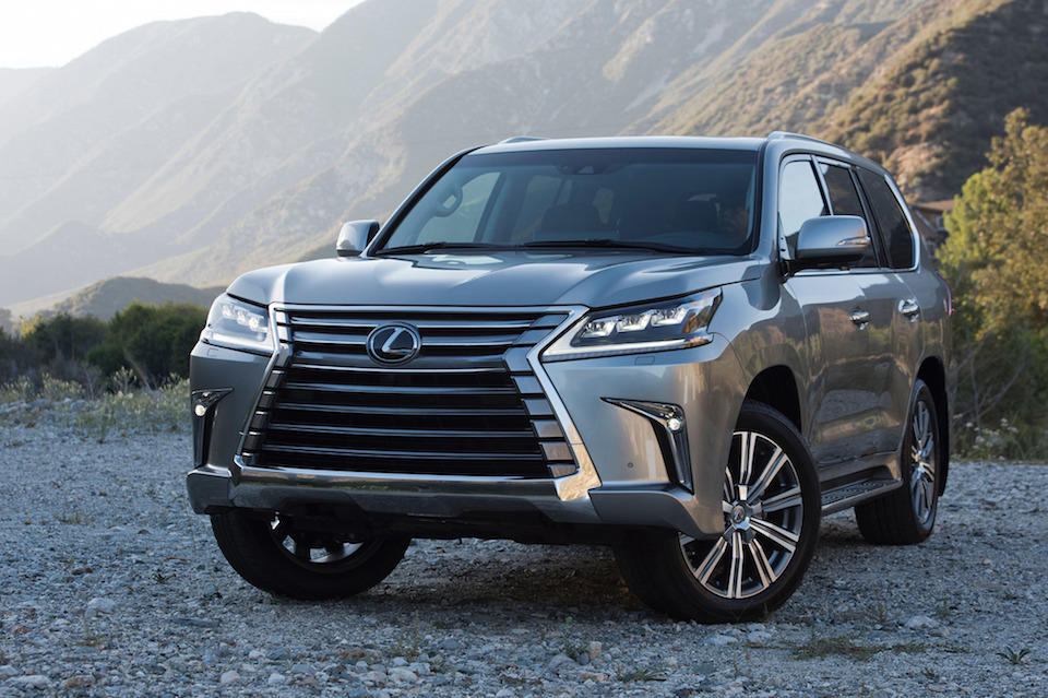 Lexus LX - фото салона, новый кузов