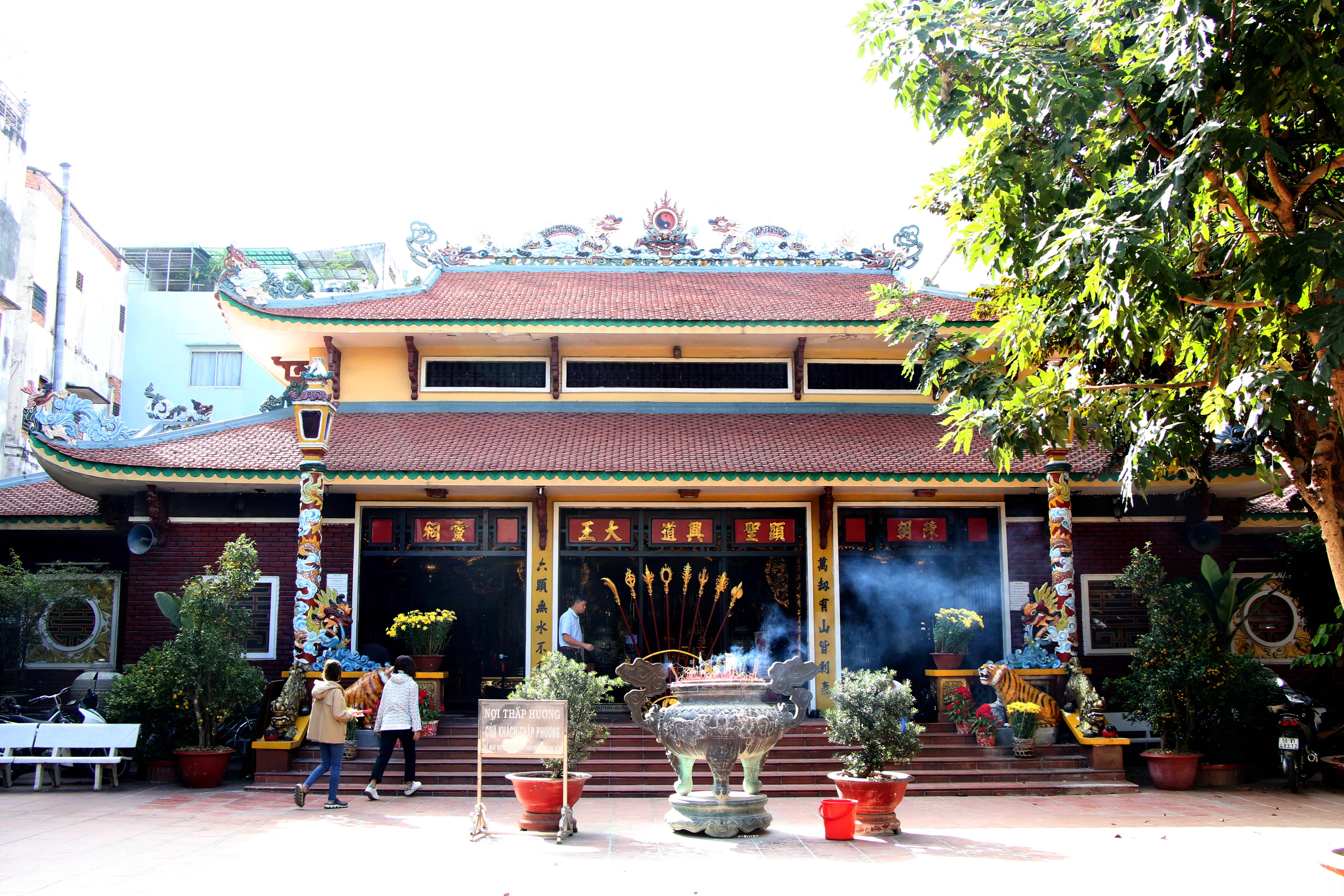 Đền thờ Đức thánh Trần Hưng Đạo ở số 36 Võ Thị Sáu (P.Tân Định) 